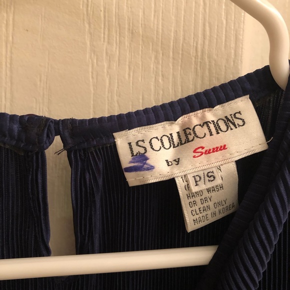 LS Collections- Blouse Black Stretchy material - Picture 2 of 3